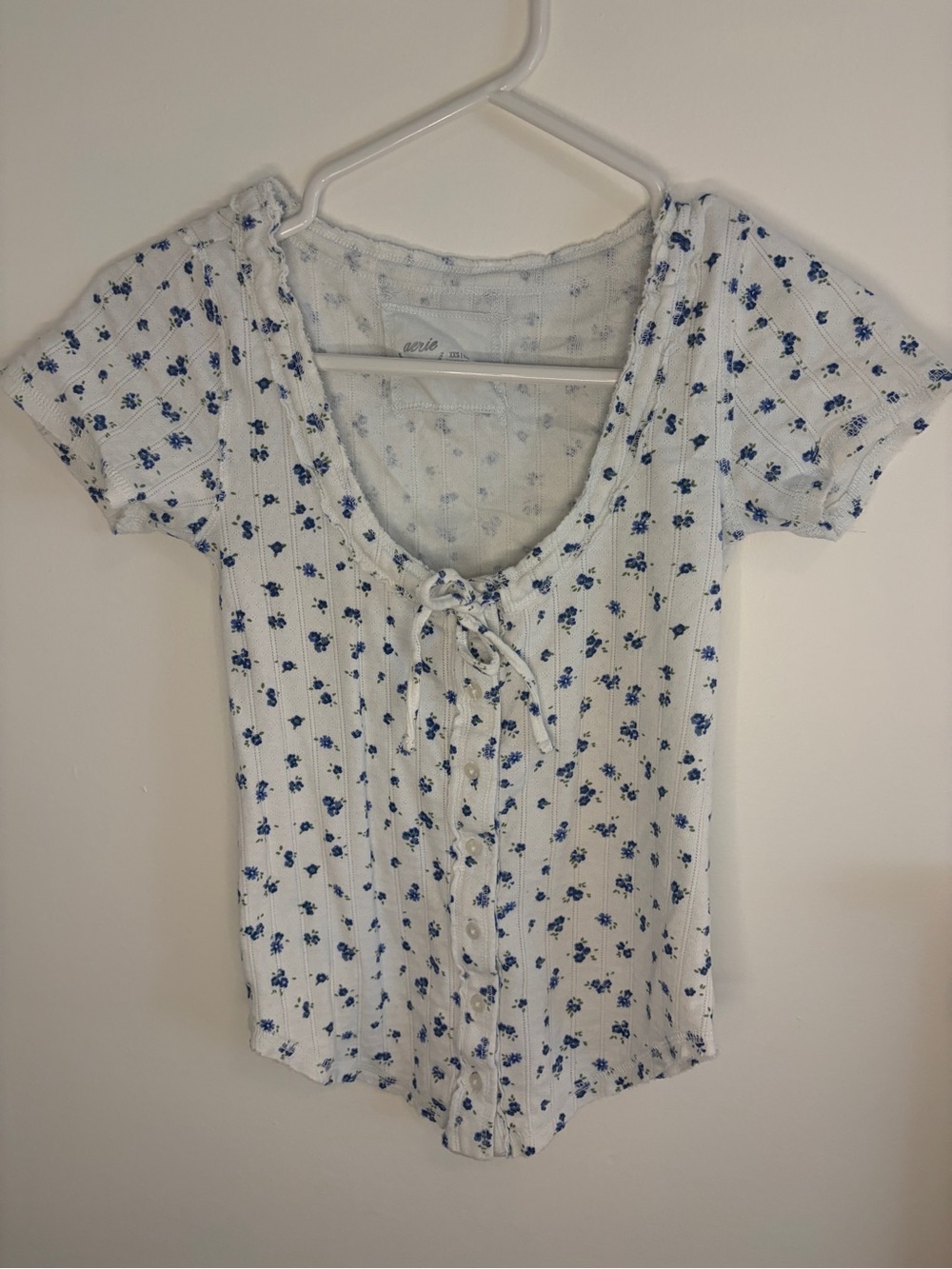 AERIE White and Blue Floral Tie-Front Ribbed Tee
